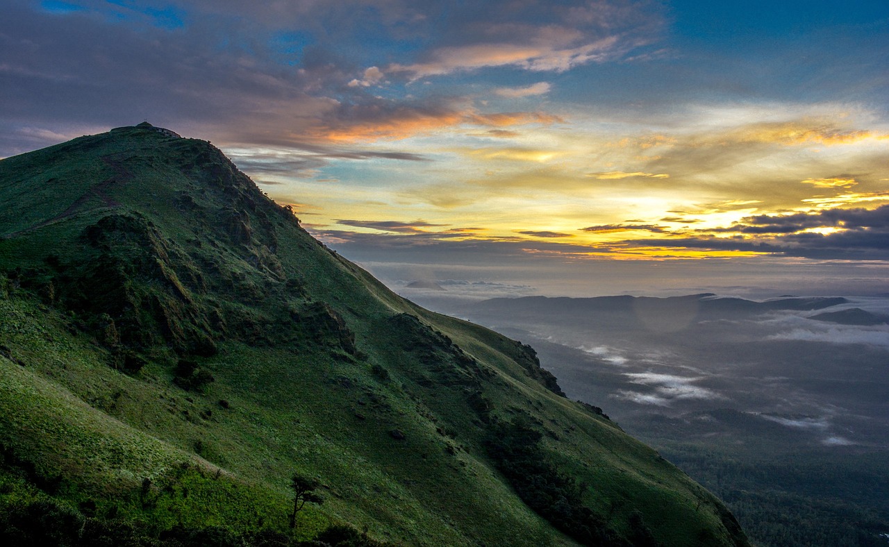 Misty Vagamon hills at sunrise